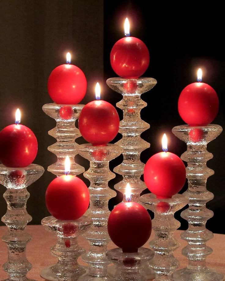 Christmas Cake Ball Candle β Elegant Round Scented Candle