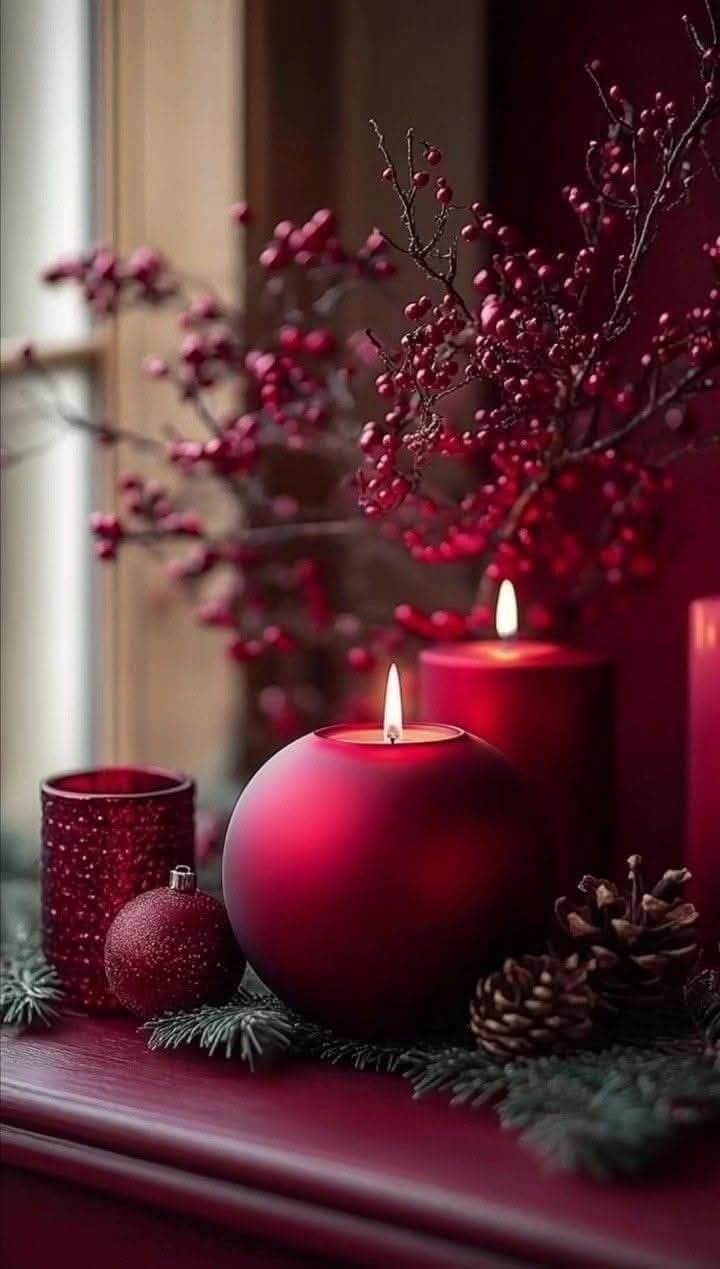 Christmas Cake Ball Candle – Elegant Round Scented Candle